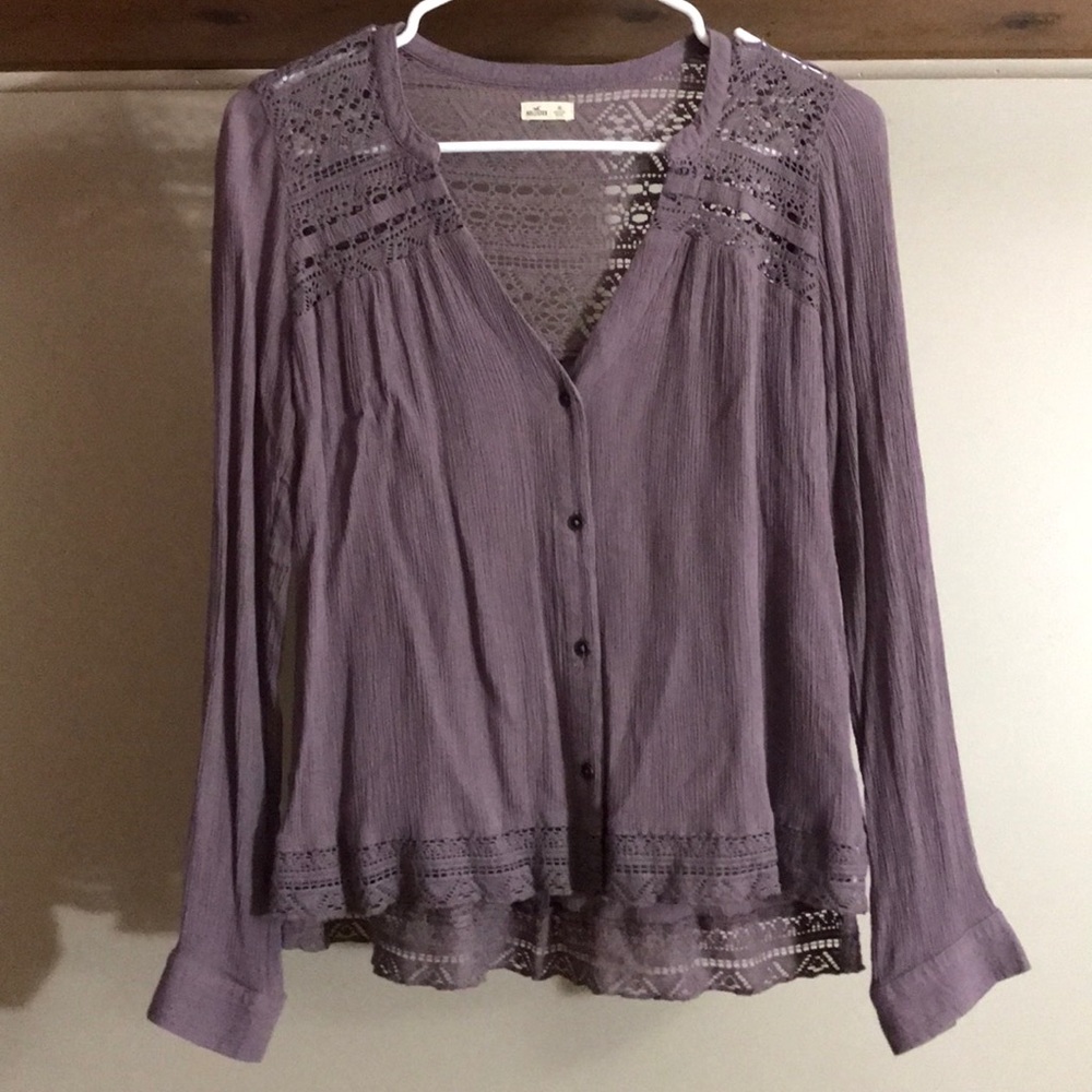 Hollister XS shirt.